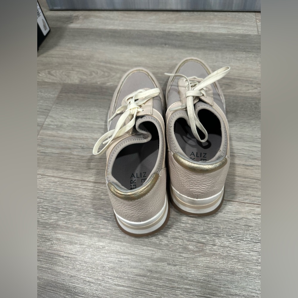 Naturalizer Remy Stretch Sneaker - Picture 9 of 12